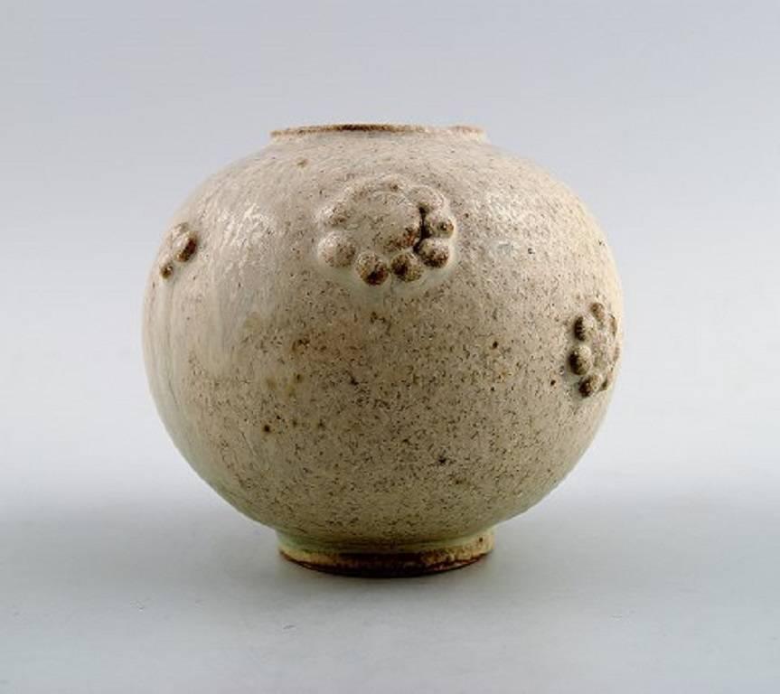 Arne Bang. Pottery vase. Stamped AB 211.

Beautiful light glaze.

In perfect condition.

Measures: 8.5 x 7.5 cm.