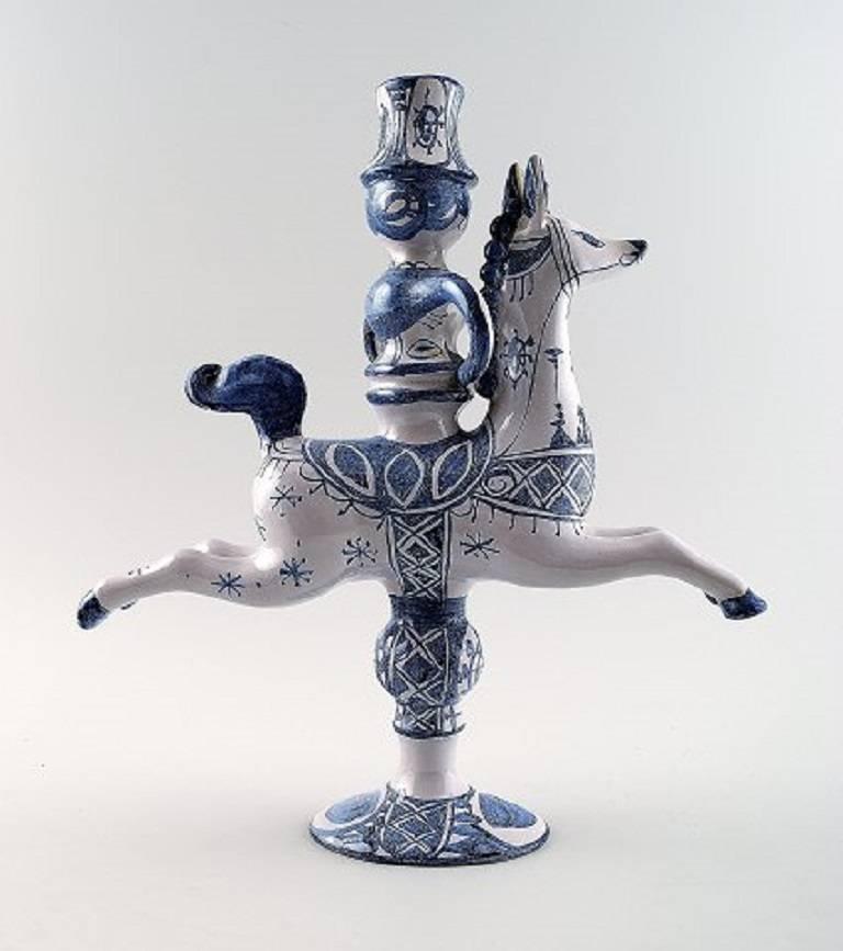 A pair of Bjorn Wiinblad figurines from the blue house.

Figure / candlestick rider on horseback with space for a light.

Decoration number L4.

This is from 1986.

Measures: Height 30 cm, width 26 cm.

Perfect condition.