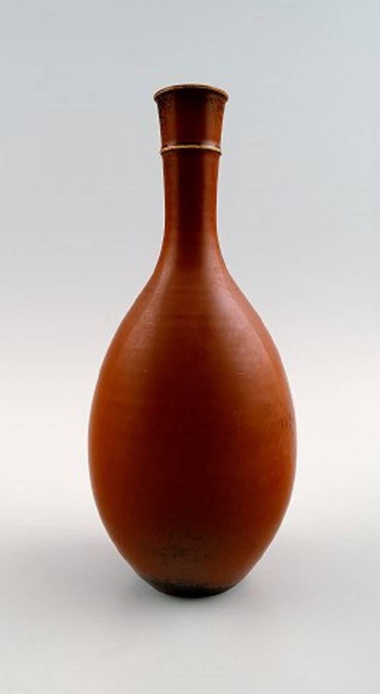 Stig Lindberg (1916-1982), Drejargods, Gustavsberg, ceramic vase.

Beautiful glaze in shades of brown.

Measures: 20 cm. x 8 cm.

In perfect condition.