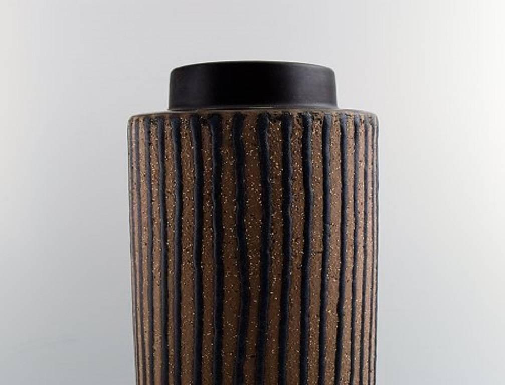 Mari Simmulson for Upsala-Ekeby "Ringo" ceramic vase.

In perfect condition.

Made 1965-1967, Sweden. Swedish design.

Measures: 47 x 20 cm.

Marked.