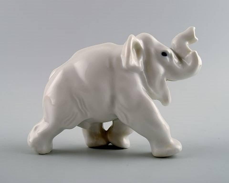 Very rare Royal Copenhagen porcelain figurine, model number 2022. White Elephant.

Measures: 10 x 8 cm.

In perfect condition. 1st. factory quality.

Early hallmark, circa 1920.