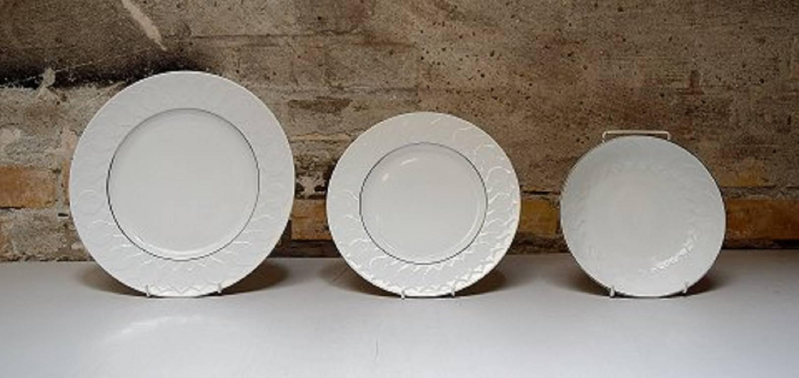 Rosenthal Studio Line Wiinblad 12 Persons Complete Dinner Service In Excellent Condition In Copenhagen, DK