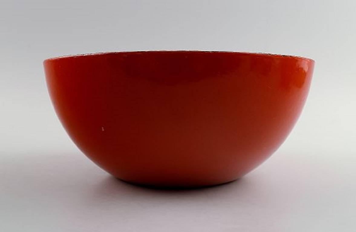 Kaj Franck, Finnish designer.

Three red bowls in enameled metal, Finel,

Finland, 1950s.

Diameter: 10-24 cm.

In very good condition.