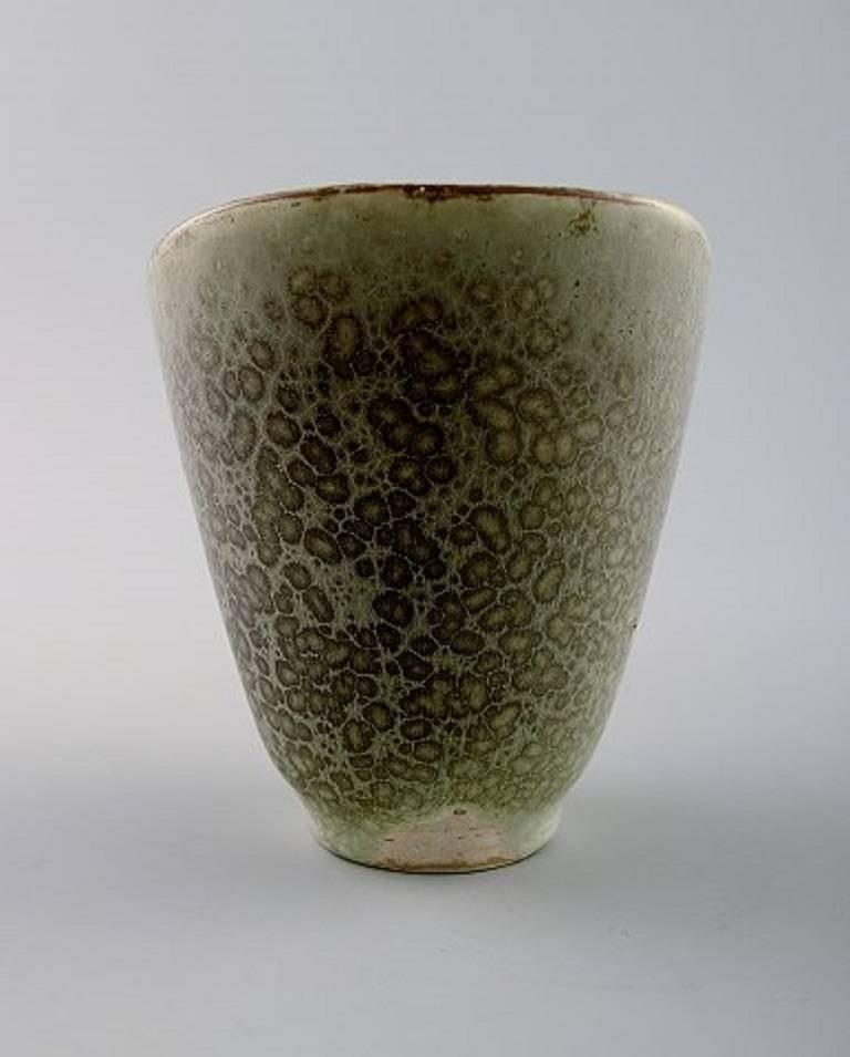 Carl Harry Stålhane/Stalhane, Rörstrand/Rorstrand stoneware vase. 

Beautiful eggshell glaze.

In perfect condition, second factory quality.

Measures 10 x 10.5 cm.

        