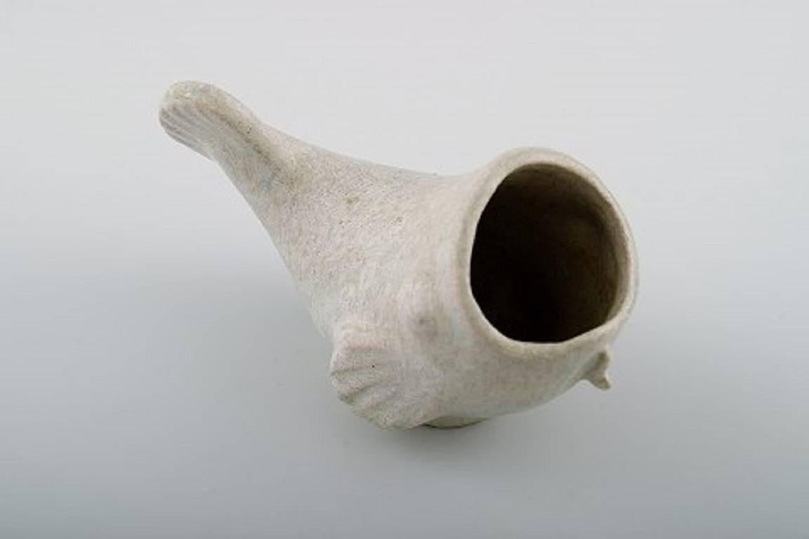 Arne Bang, pottery, fish with open mouth,

Denmark, 1940s.

Marked AB.

Beautiful light glaze.

In perfect condition.

Measures: 13 x 7.5 cm.