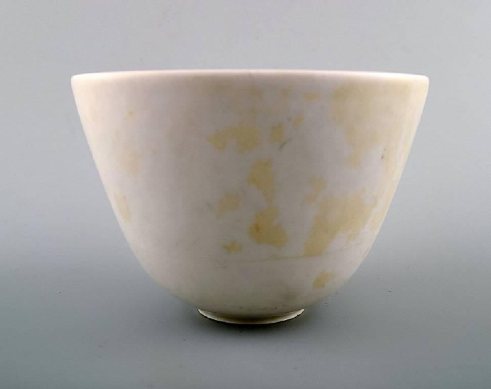 Rörstrand/Rorstrand, Gunnar Nylund ceramic bowl.

Glaze in bright shades.

Measures: 12 x 9 cm.

In perfect condition. 1st. factory quality.