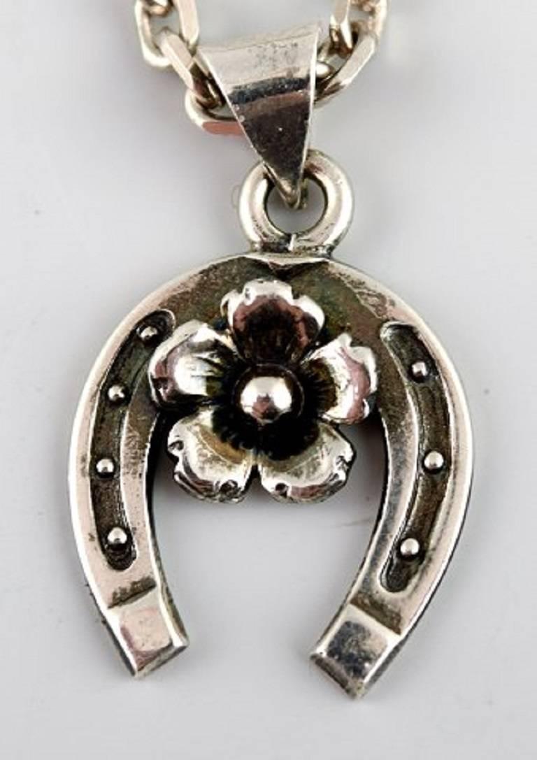 N.E. from, necklace, pendant in the shape of a horseshoe, sterling silver.

Modern Danish design.

Marked.

Length approximate 54 cm.

In perfect condition.