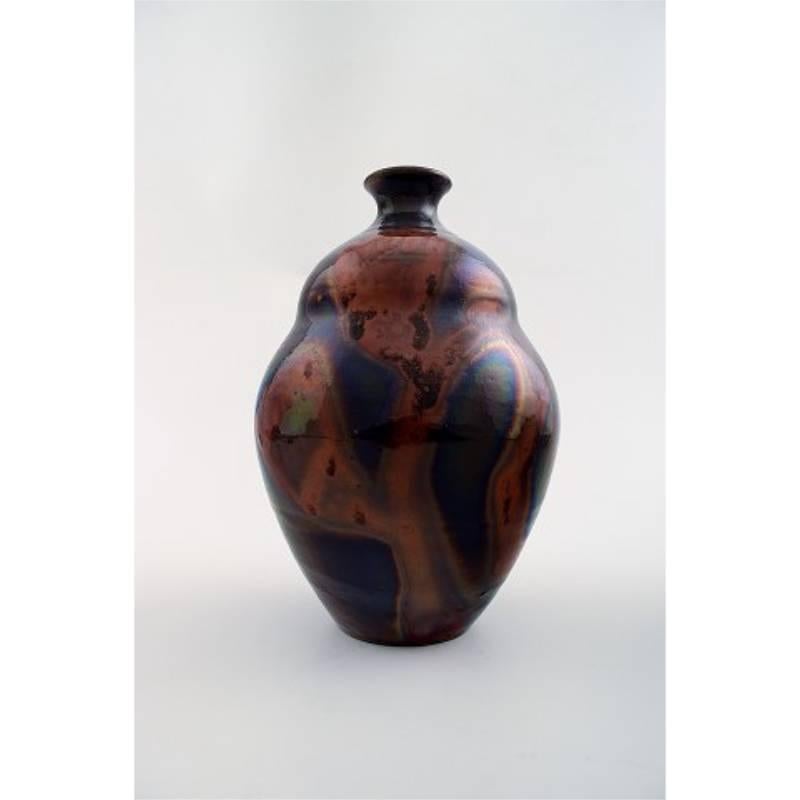 Åke Holm (1900-1980) pour Höganäs, deux vases. Glaçage brillant. Décoré avec des fleurs.
Suède, vers 1940.
Grès émaillé, signé 