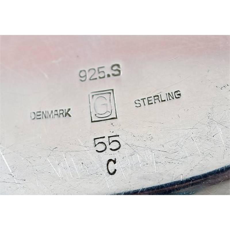 Milieu du XXe siècle Bol couvert en argent sterling, bol et couvercle martelés Georg Jensen en vente