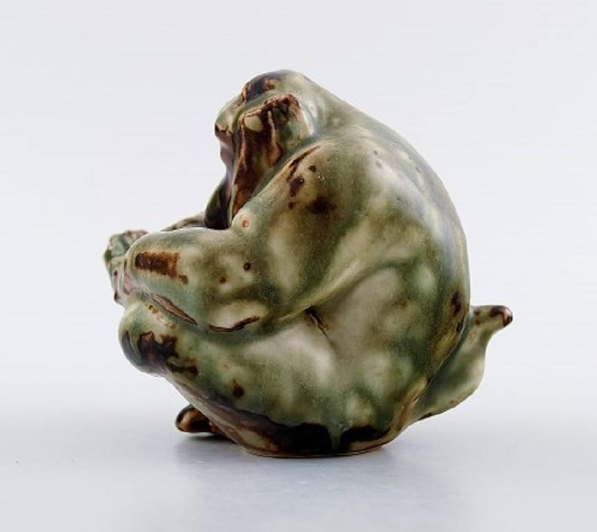 Knud Kyhn for Royal Copenhagen, stoneware figure, monkey. Light glaze.

1st. factory quality. 

Model No. 20211.

Measures 8 cm. x 8 cm.

Perfect condition.