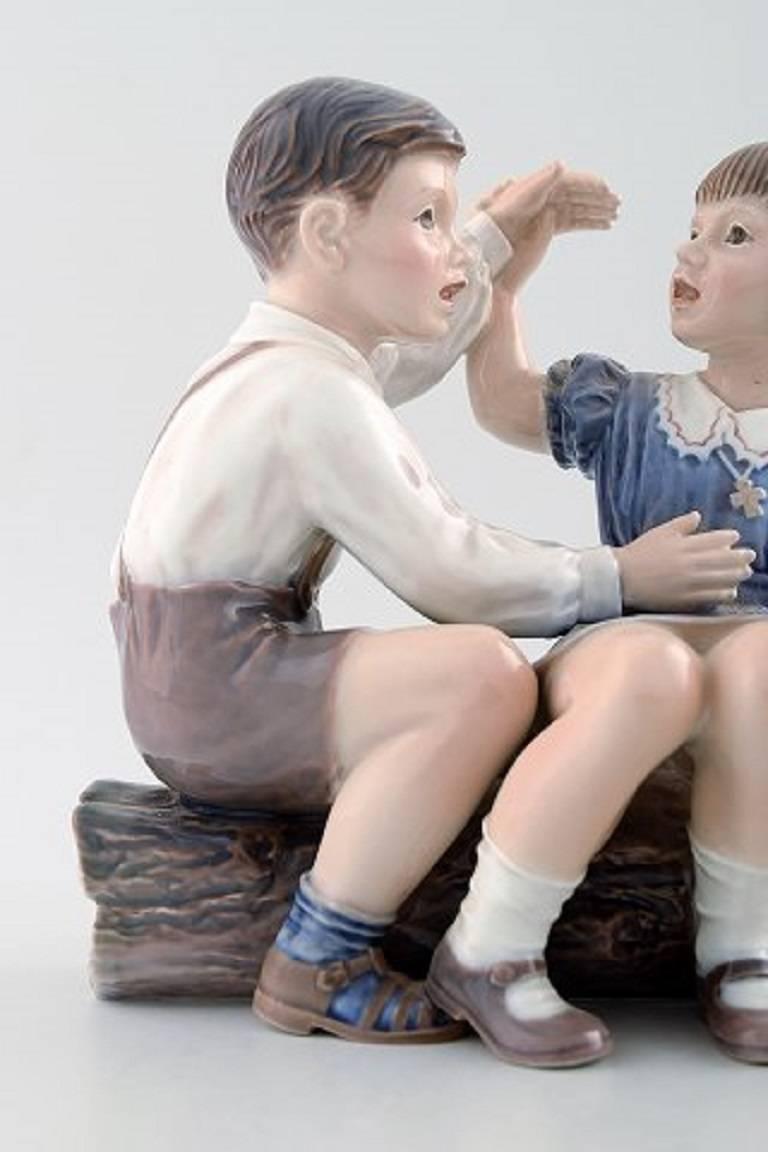 Rare Dahl Jensen Figurine No. 1214, Girl and Boy with Ship In Excellent Condition For Sale In Copenhagen, DK