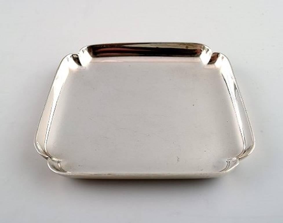 Four Pieces Tiffany & Co., New York, sterling silver coasters.

Model no. 22119.

In perfect condition.

Marked, mid-20 century.

Measuring: 8.5 cm. x 0.5 cm.