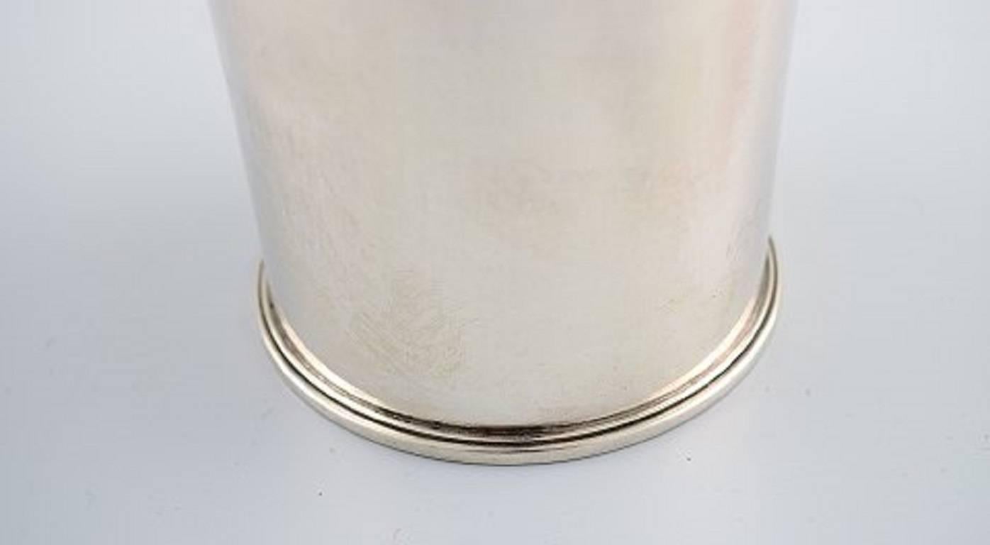 Harald Nielsen for Georg Jensen silver goblet no. 671 C.

Stamped Georg Jensen, HN, Denmark Sterling, 1930-1945.

Measures: Height 9 cm. x 7.5 cm.

In perfect condition.