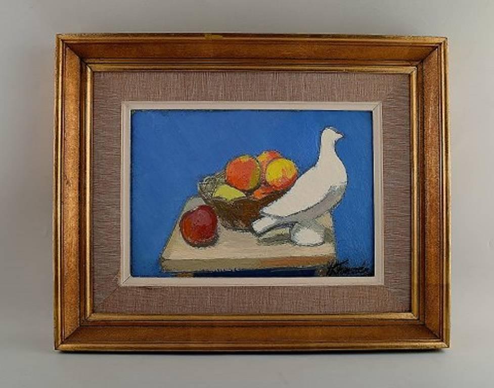 Helge Franzen (b. 1913), Swedish artist.

Signed and dated 1950.

Still life with fruit and white dove.

Oil on canvas.

Measures (without frame) 35 x 24 cm. 

The frame measures 4.5 cm.

In very good condition.