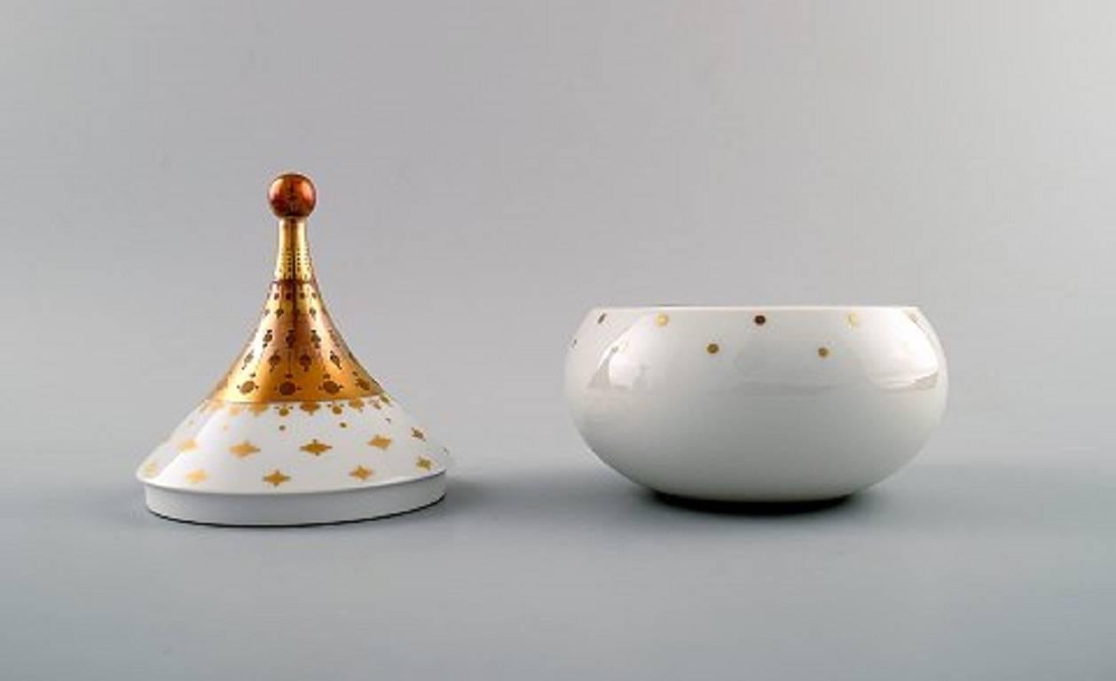 Rosenthal studio line, Bjorn Wiinblad lidded bowl in porcelain.

Measures: 16 x 13 cm.

In perfect condition.