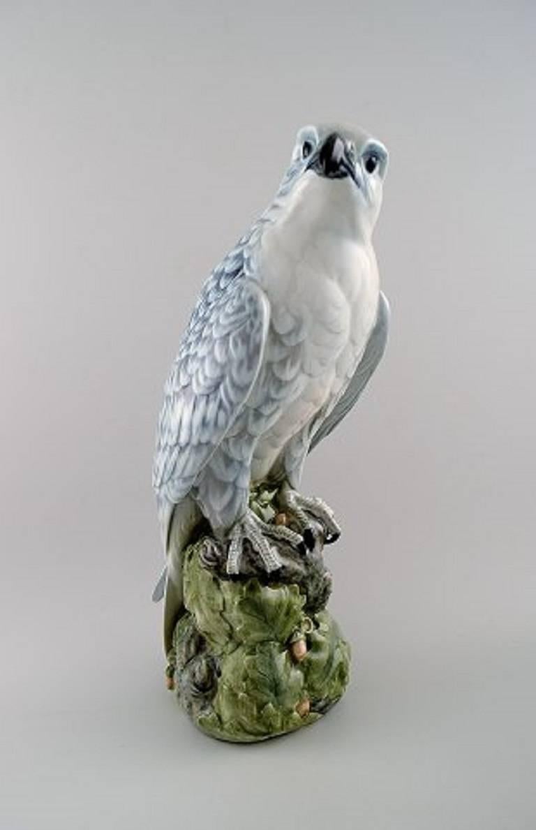 Peter Herold (1879-1920) for Royal Copenhagen. 'Icelandic falcon', porcelain figurine, model no. 109.

1st. In perfect condition.

Height 40 cm.
