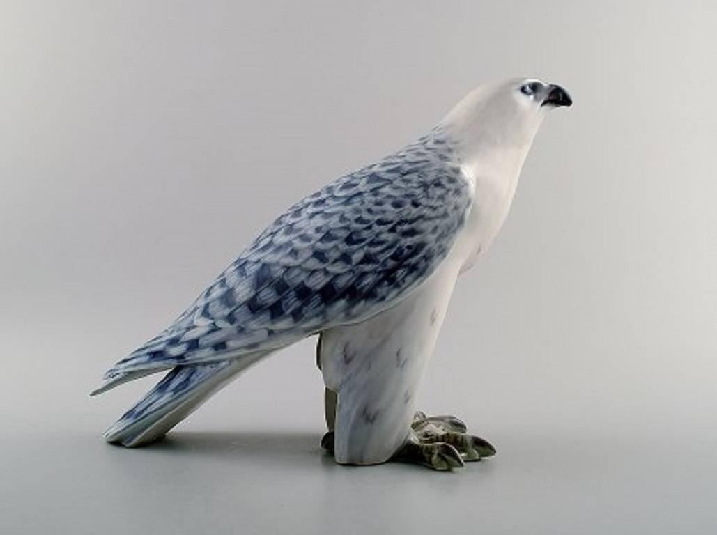 Royal Copenhagen. Porcelain figurine in the form of an Icelandic falcon no. 263.

1st. factory quality. In perfect condition.

Height 22 cm.