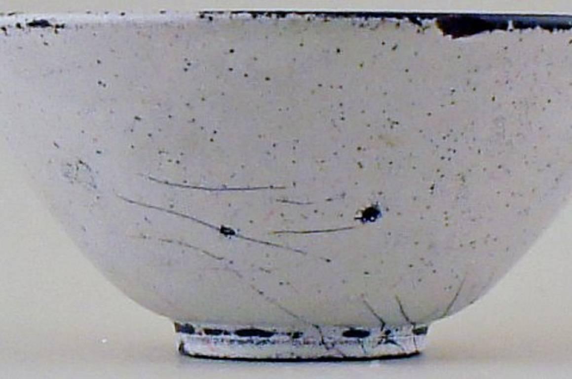 Kähler, HAK, Svend Hammershöi glazed stoneware bowl.

In good condition.

Beautiful glaze in black and shades of gray.

Stamped. Measures: 8 x 14.5 cm.