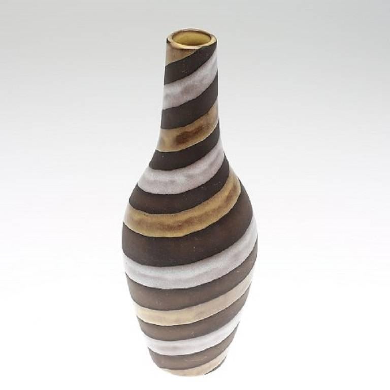 Ingrid Atterberg, art pottery vase for Upsala Ekeby.

Signed.
 
Number 2049.

In good condition.

Measures: 28 cm.