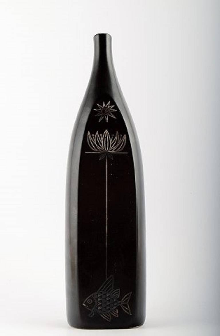 Sven Jonson for Gustavsberg, "Facett" ceramic vase.

Stamped. In perfect condition. 

Measures: 27 cm x 6.5 cm.

                