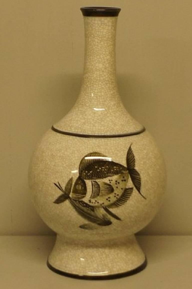 Large B&G (Bing & Grondahl) Craquele vase with fish. 

31 cm. high. 

In good condition.

Second factory quality. 

Early hallmark.