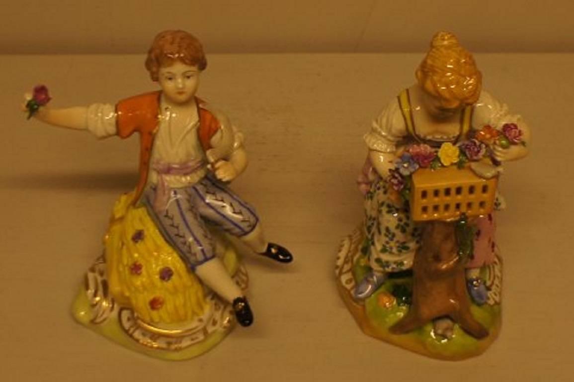 Vier deutsche Dresden Porcelain Figurinen in Aufglasurtechnik (Neurokoko) im Angebot