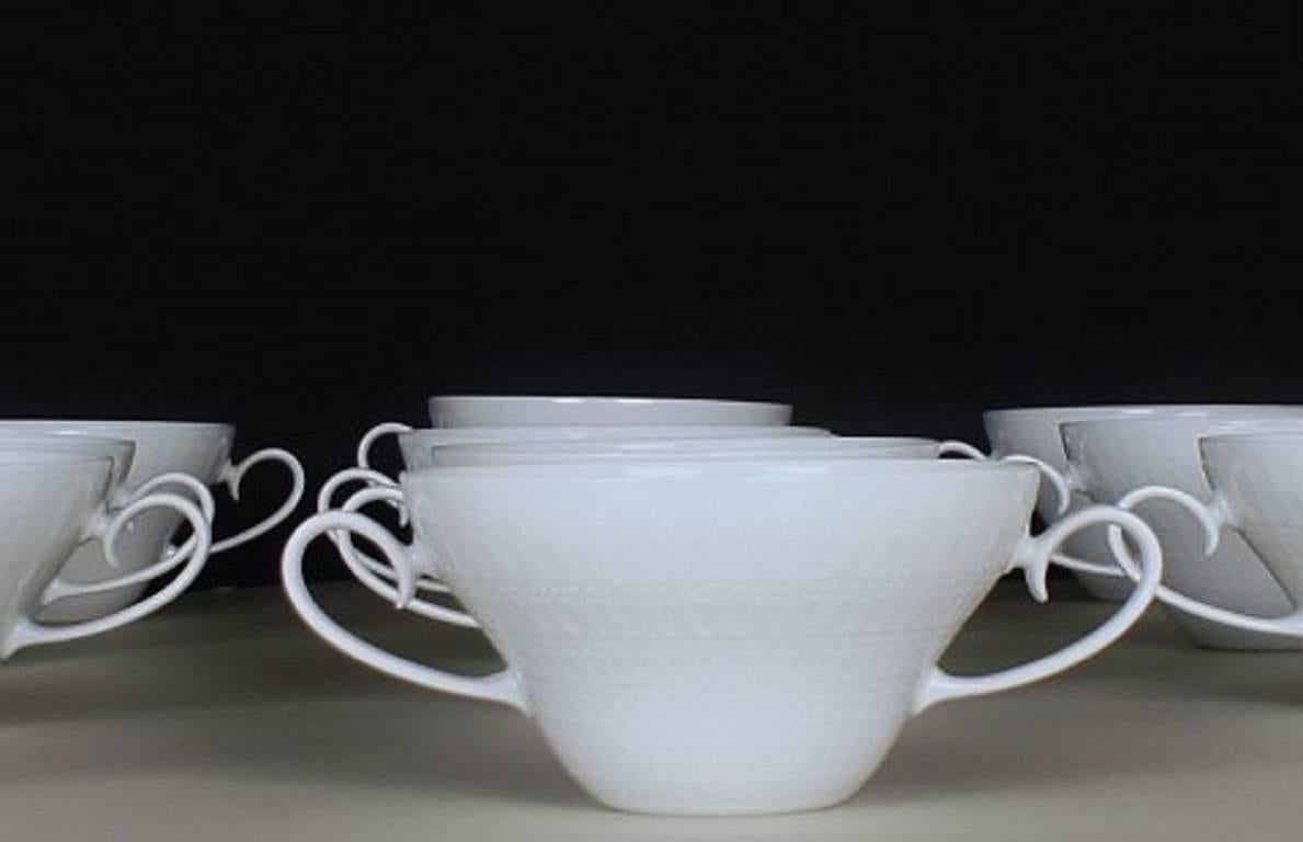 Rosenthal Bjorn Wiinblad 14 bouillon cups.

In good condition.

Measures: 17 cm. in diameter and 7 cm. high.