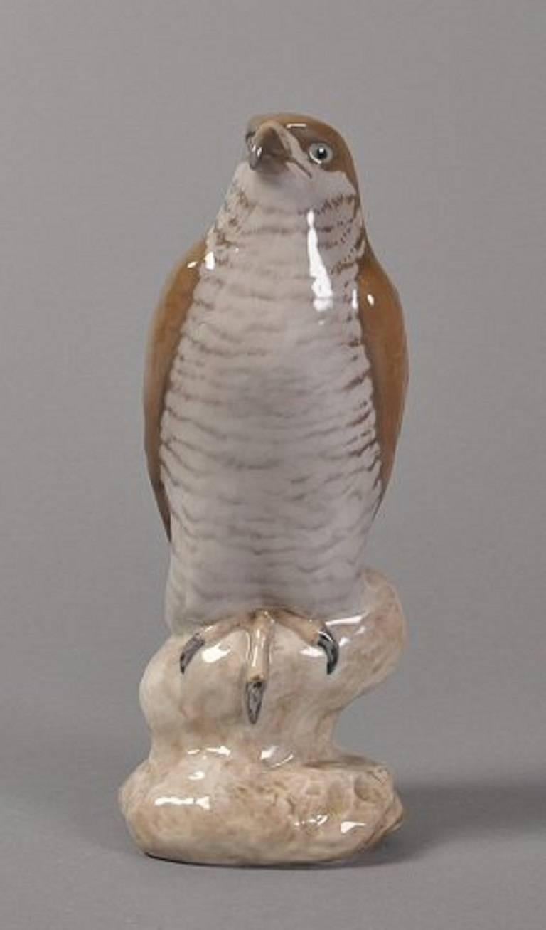 B&G large falcon, figure in porcelain, number 1892. 

Designed by Niels Nielsen.

 In good condition. Factory second.