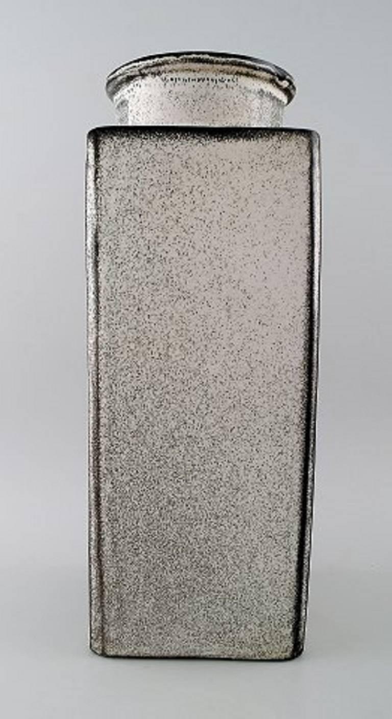 Kähler, Danemark, grand vase en grès émaillé. Nils Kähler, années 1960.

En parfait état.

Estampillé.

Mesure 34 x 14 cm.