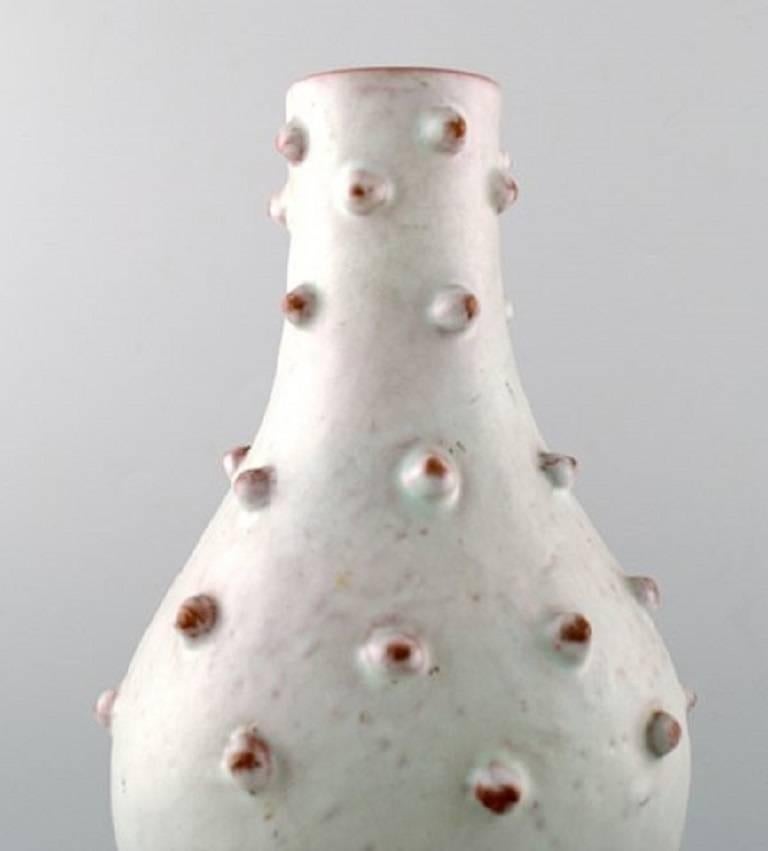 Large pottery vase in budded style.

Unknown ceramist, 20th century.

Signed illegible.

Measures: 42 cm. x 15 cm.

In perfect condition.