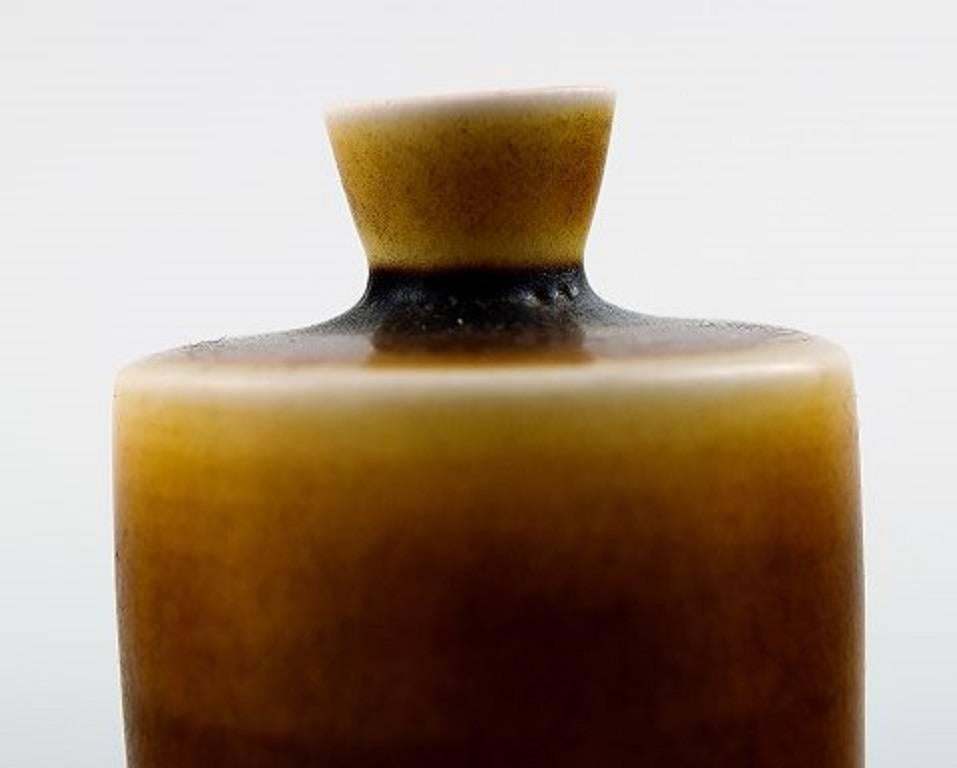 Berndt Friberg Studio pottery vase. Modern Swedish design.

Unique, handmade. 

Fantastic glaze in shades of brown!

Perfect. 1st. factory quality.

Signed. Dated "E" = 1963.

Measures: 5.5 x 4.5 cm.