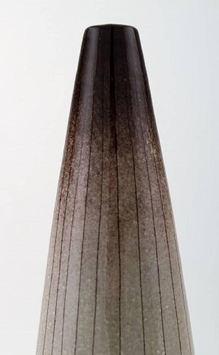 Vicke Lindstrand, vase in ceramic. Upsala-Ekeby,

Sweden, 1950s.

Signed.

Number 3080. 

In perfect condition.

Measures: 33 x 10 cm.