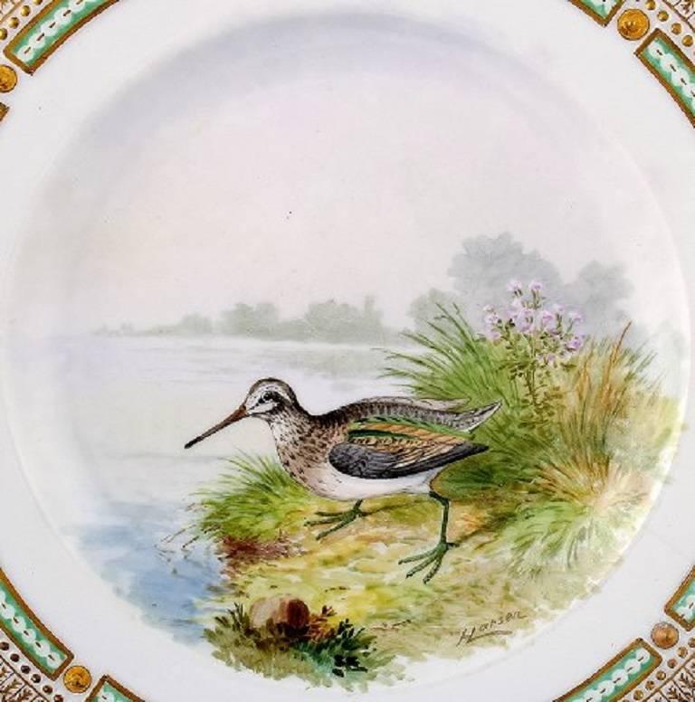 Royal Copenhagen Flora Danica / fauna Danica dinner plate with motive of a bird in landscape.

Painted in high quality, 25.5 cm in diameter.

1. Quality, in perfect condition.

Model No. 239/3549.