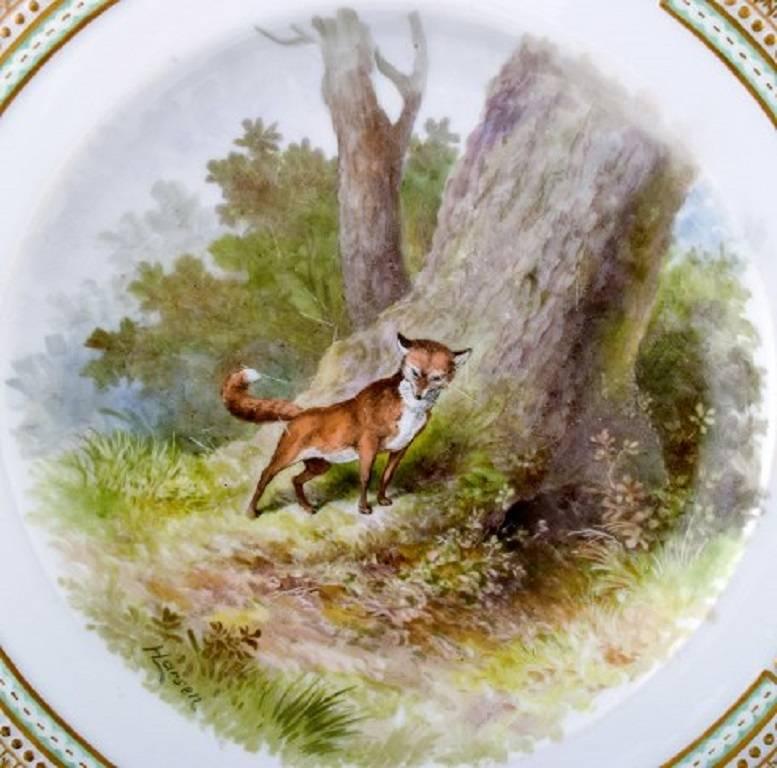 Royal Copenhagen Flora Danica / Fauna Danica dinner plate with motive of a fox in a landscape.

Painted in high quality. 25.5 cm. in diameter.

1. Quality, in perfect condition.

Model No. 239/3549.