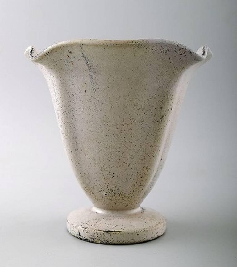 Svend Hammershoi for Kähler, Denmark, glazed vase, 1930s.

Designed by Svend Hammershoi. 

Glaze in black and gray.

Measures 11.5 x 11.5 cm.

Marked.

In perfect condition.