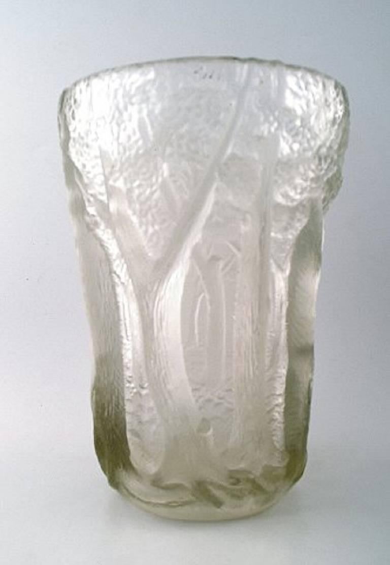 French Art Deco glass vase, trees in relief.

Measures: 26 cm. x 18 cm.

1940s-1950s.

In very good condition.

Unstamped.