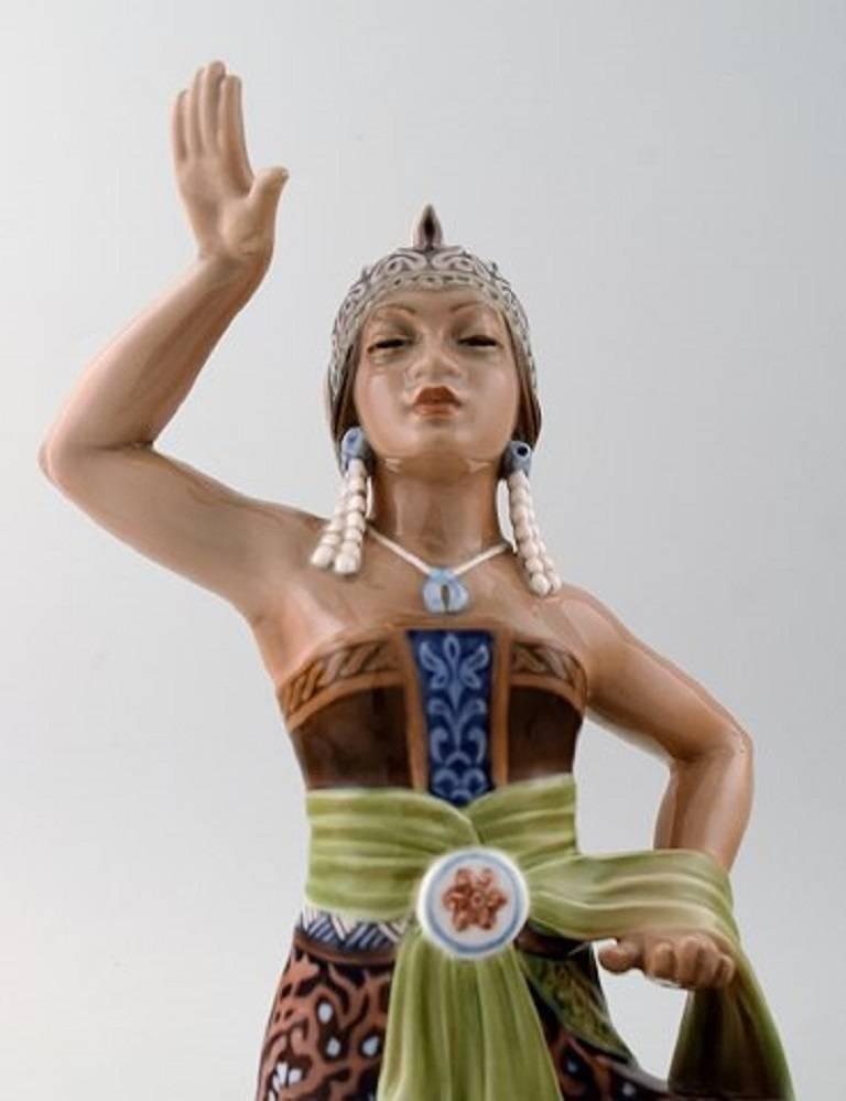 Rara Dahl Jensen, Dinamarca, Bailarina 1208 Figura oriental Bailarina de Sumatra Art Decó en venta
