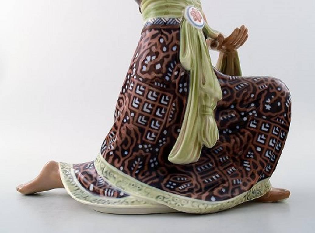 Rara Dahl Jensen, Dinamarca, Bailarina 1208 Figura oriental Bailarina de Sumatra mediados del siglo XX en venta