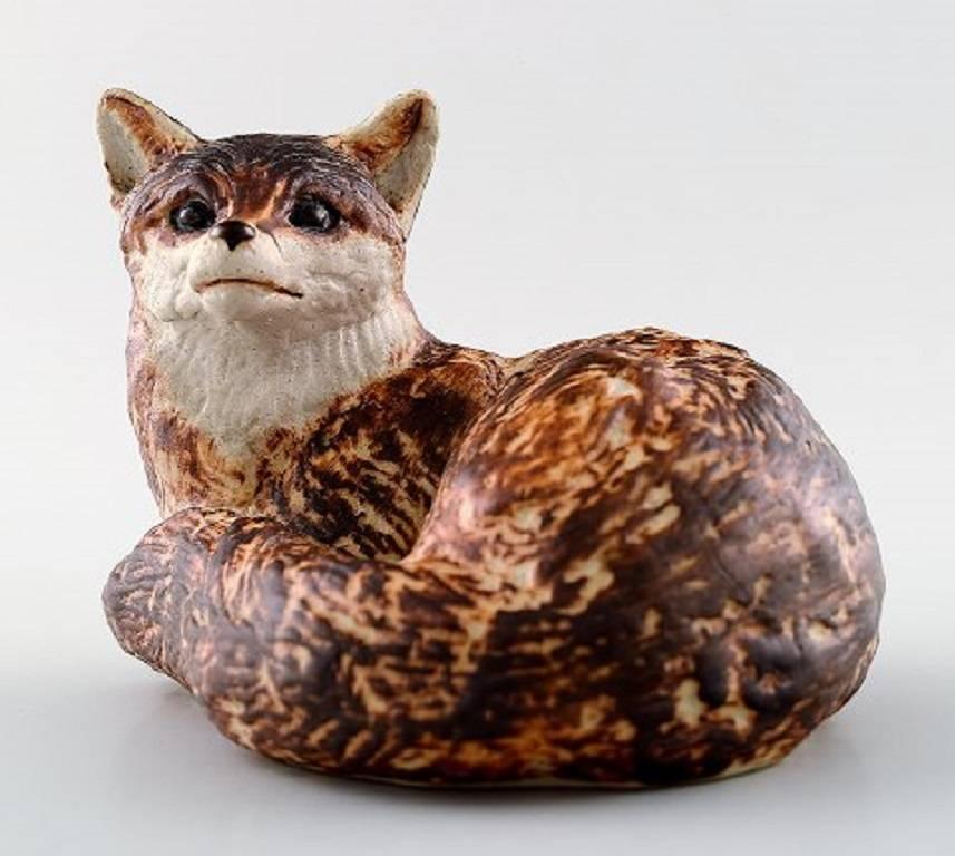 Rare Royal Copenhagen stoneware number 22752 fox by Gudrun Lauesen.

Measures 10 x 12cm. from 1982.

In perfect condition. 1st. factory quality.
 