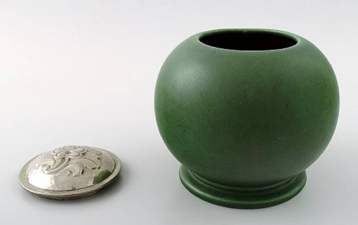 Gunnar Nylund, RRstrand Art Deco „Plano“-Vase aus Keramik mit Jugendstildeckel (Art déco) im Angebot