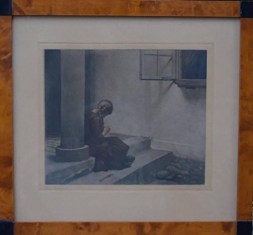 Peter Ilsted (1863-1933.) Exterior with sitting girl on the stairs.

Signed Peter Ilsted. 

Mezzotinte in color.

23 x 27 cm. Framed. The frame measures 2, 5 cm.

In very good condition.