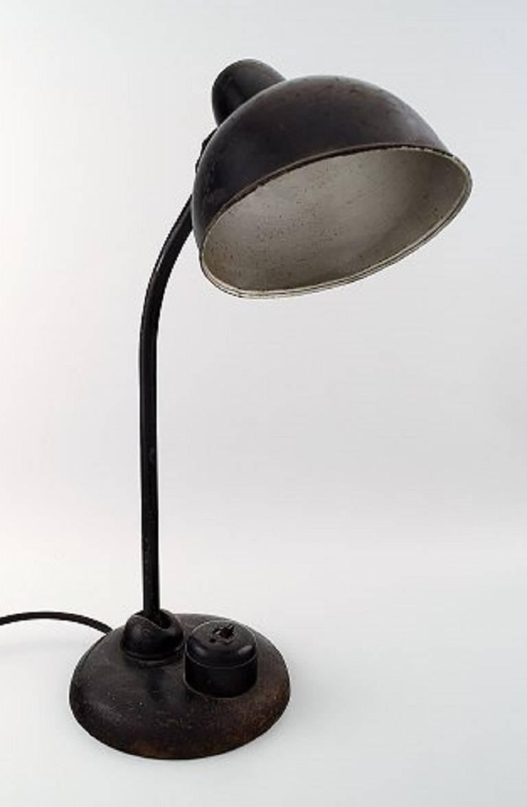 Christian Dell: f. Offenbach am Main in 1893, d. Wiesbaden 1974.

Industrial Bauhaus table lamp in black lacquered metal with adjustable shade.

Marked Original kaiser idell.

Measures: Height: 45 cm.

In very good original condition.
