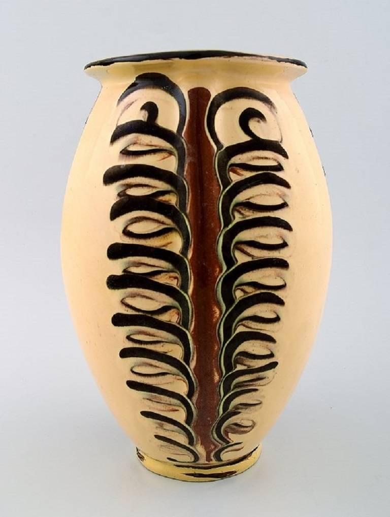 Kähler, Danemark, vase en grès émaillé, années 1930.

Marqué.

Mesures : 24 cm. x 15 cm.

En parfait état.