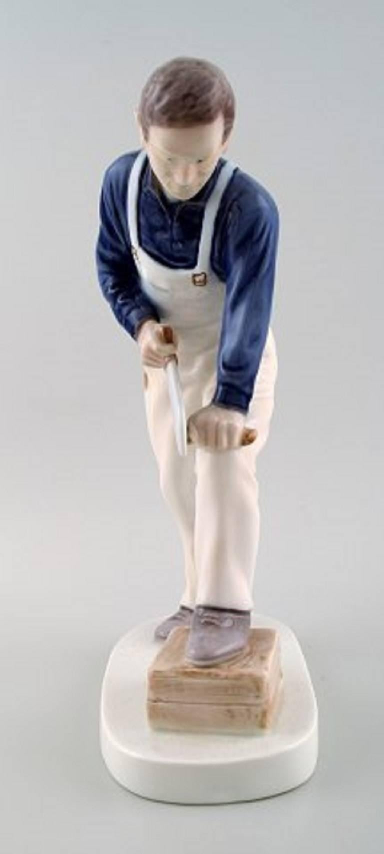 Bing & Grondahl Figur Craftsman 2434 Teppichhandwerker (Skandinavische Moderne) im Angebot