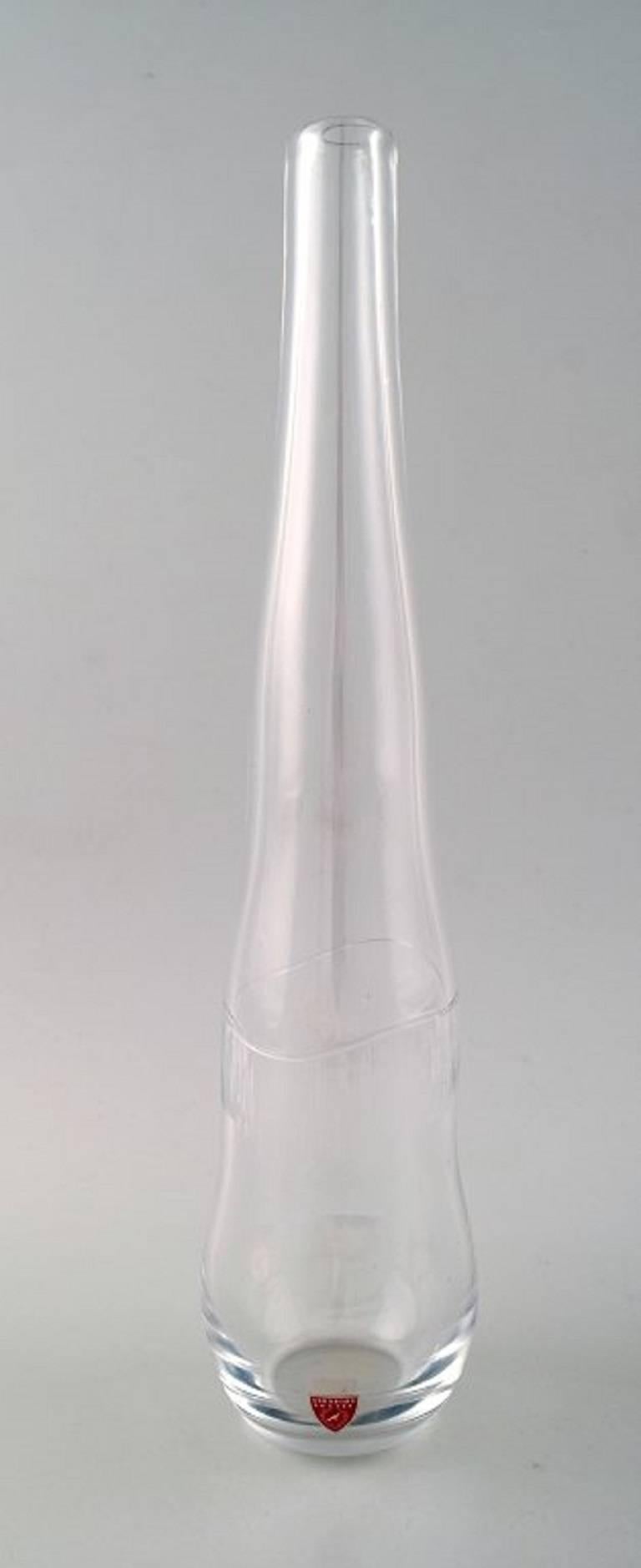 Large Orrefors art glass vase, stylish Swedish design, 1950s-1960s.

Signed: Orrefors fa 3453/1.

Measures: 32 cm high.

In good condition.