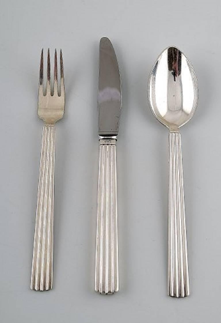 Georg Jensen Bernadotte, complete four-person cutlery service, 12 pieces.

Bernadotte was designed by Sigvard Bernadotte in 1939.

Measures: Knife 19.5 cm.

In very good condition.

Marked.