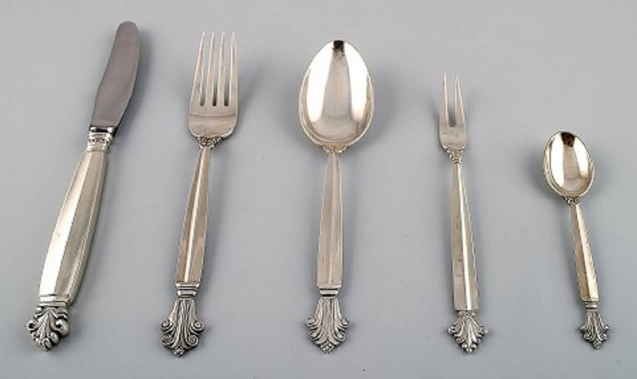 Georg Jensen sterling silver 'Acanthus' Cutlery. Complete service, 30 parts for six people.

The large knife is measuring 20.5 cm.

In perfect condition.

Stamped.