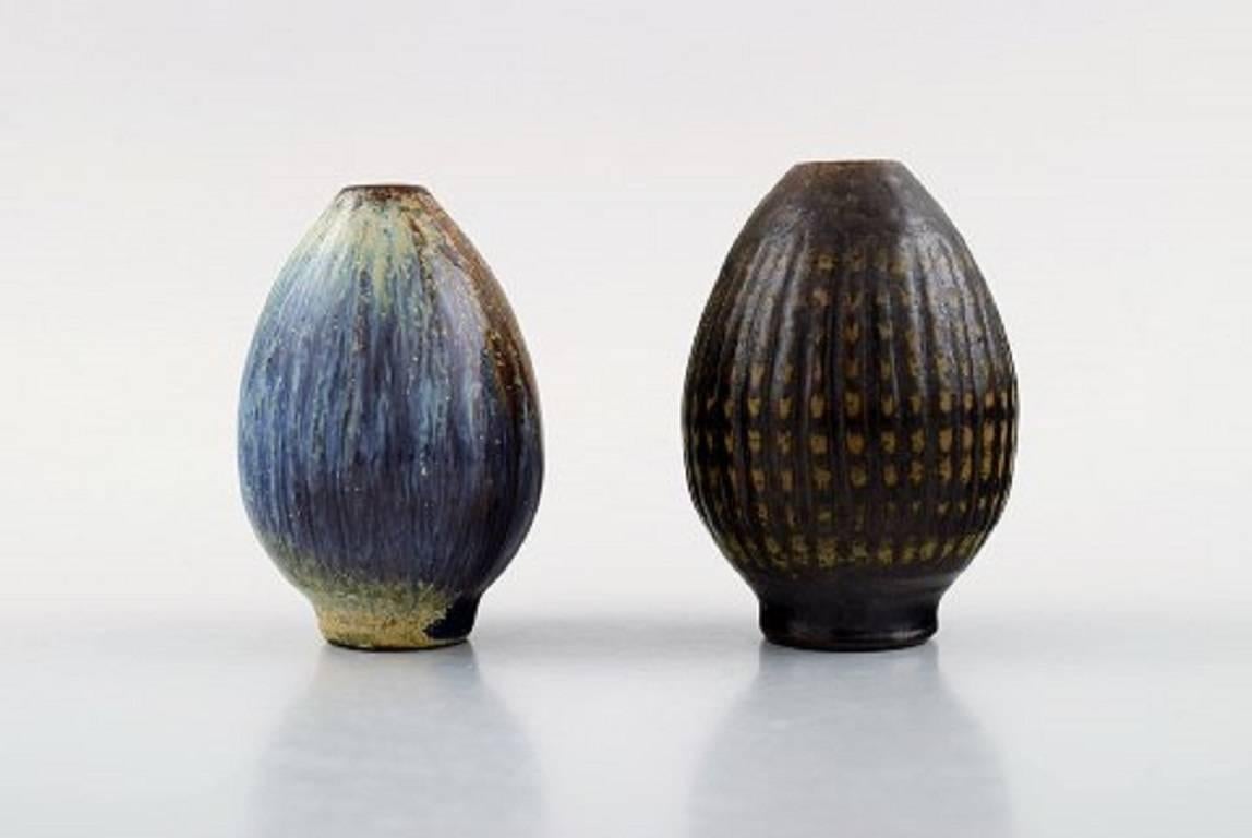 Scandinave moderne Cinq vases miniatures en poterie d'art Wallakra, Suède, années 1960 en vente