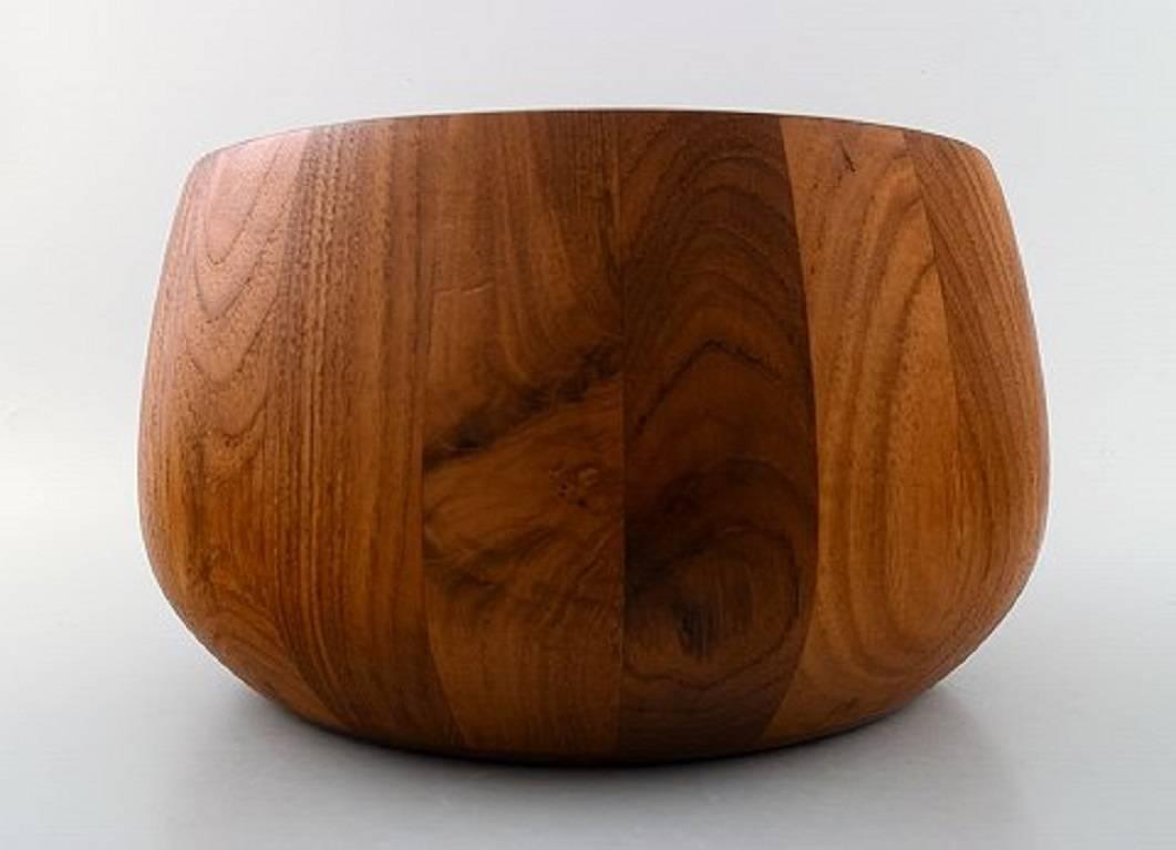 Jens Quistgaard, Danish design large bowl. Staved teak.

Measures 24 x 14.5 cm.

Very good condition.

Marked.