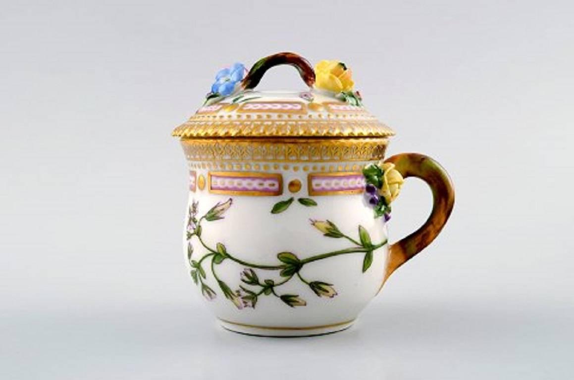 Royal Copenhagen flora Danica cream cup.

Number 20/3514.

Measures 8 x 9 cm. Saucer: 10 cm. in diameter.

1. Factory quality, in perfect condition.